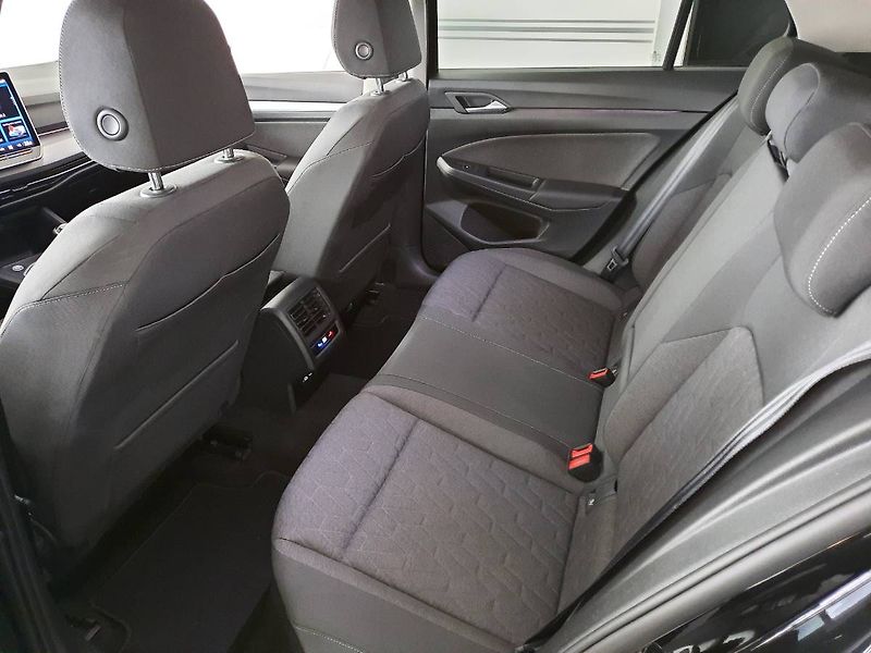 Volkswagen Golf (2025) People 1,5 TSI (85kW/116k) - fotka 8 z 25