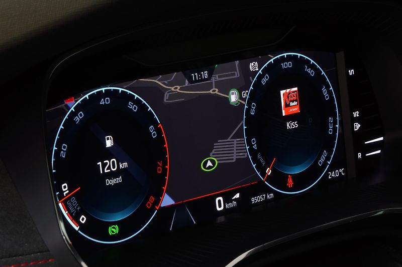Škoda Octavia RS,2.0TSI,1.MAJ,ČR,NEZ.TOPENÍ - fotka 15 z 38