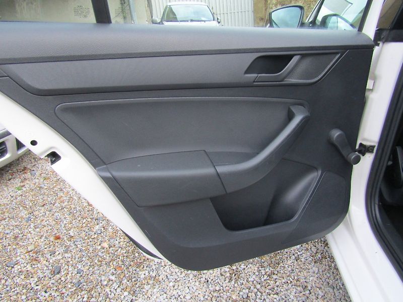 Škoda Rapid (2015) 1.2 TSI 63kW - fotka 21 z 36