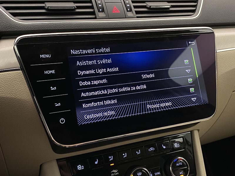 Škoda Superb COMBI 2.0TDI L&K DSG CZ - fotka 47 z 64
