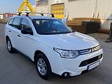 Mitsubishi Outlander (2014) 2,0i - Invite - 1 Majitel - náhled 2