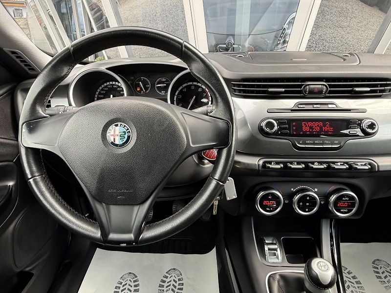 Alfa Romeo Giulietta 1,4 TB 125kW Xenony - fotka 25 z 36