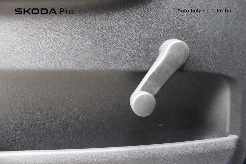 Škoda Roomster (2009) 1.4 16V 63 kW Style - fotka 17 z 20