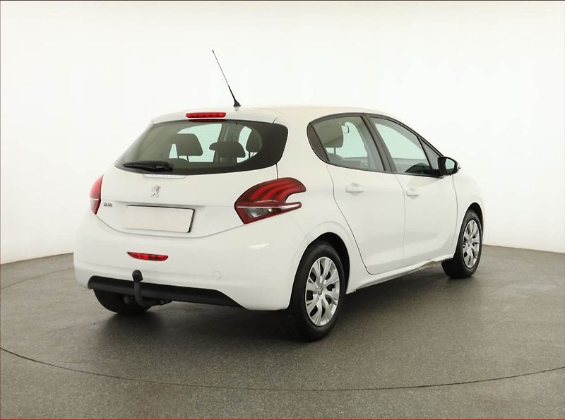 Peugeot 208 (2018) 1.2 PureTech, ČR,1.maj - fotka 5 z 14