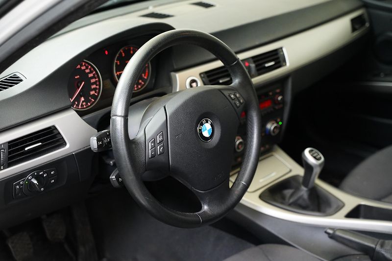 BMW Řada 3 - fotka 14 z 22