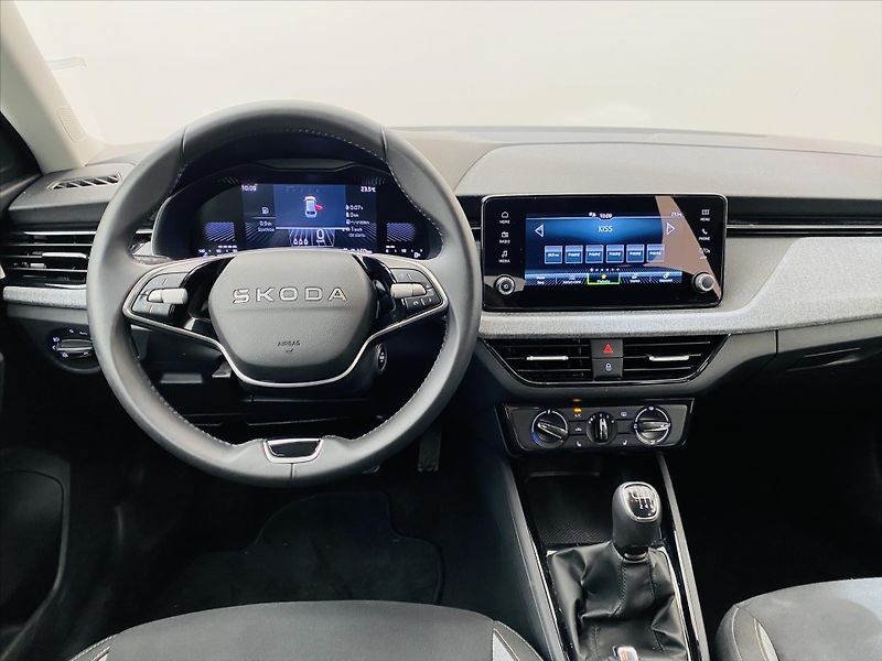 Škoda Scala 1,0 TSI 85kW Selection - fotka 10 z 22