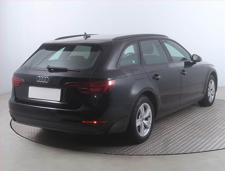 Audi A4 (2018) Design 2.0 TDI, Automat, Navi - fotka 5 z 16