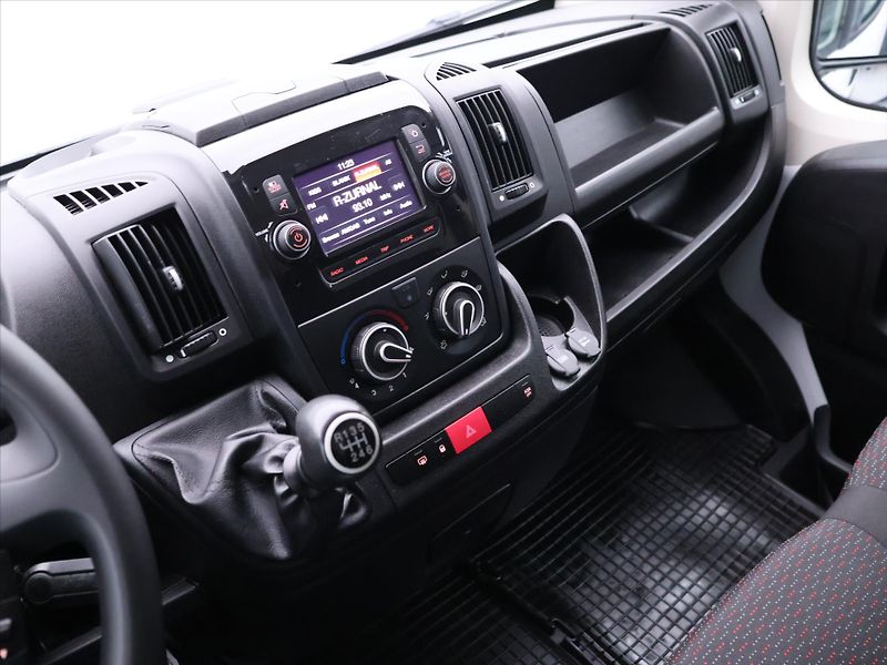 Opel Movano 2,2 CDTi  CZ Klima Tempomat DP - fotka 15 z 26