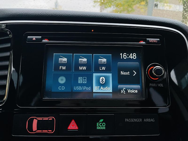 Mitsubishi Outlander 2.0i MANUÁL 1.MAJITEL SERVISKA - fotka 36 z 43