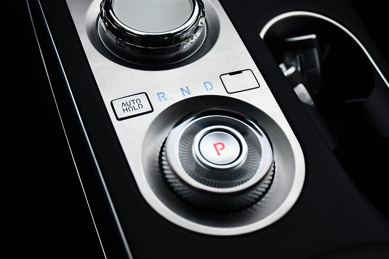 Genesis GV70 2.5T AWD AT8 LUXURY LINE - fotka 27 z 46