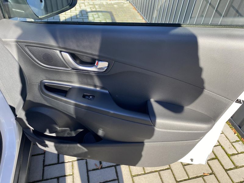 Hyundai Kona EV 100KW - 1xMAJ - DPH - TOP - fotka 43 z 50