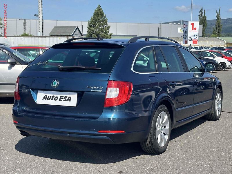 Škoda Superb (2011) 1.6 TDi, Ambition - fotka 4 z 18