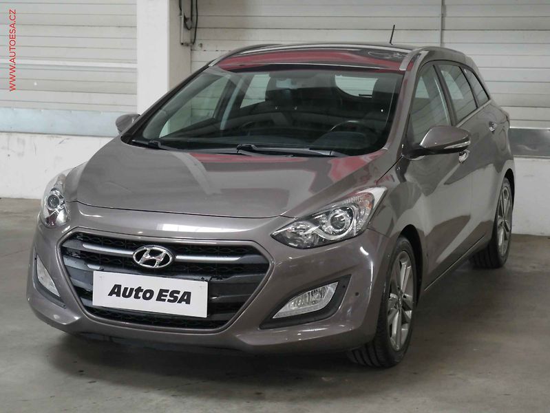 Hyundai i30 (2015) 1.6GDi, 1.maj,ČR, servis - fotka 3 z 21
