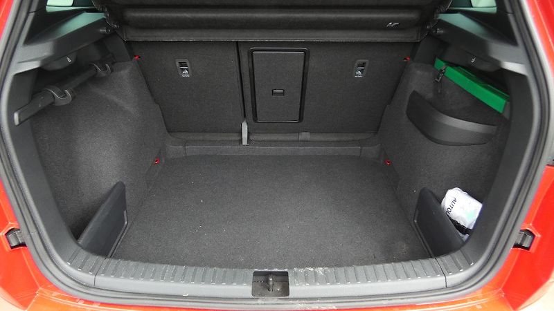 Škoda Karoq 1,5 TSI DSG Sportline - fotka 21 z 24