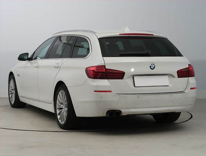 BMW Řada 5 (2015) 530d, Automat, Serv.kniha - fotka 4 z 23