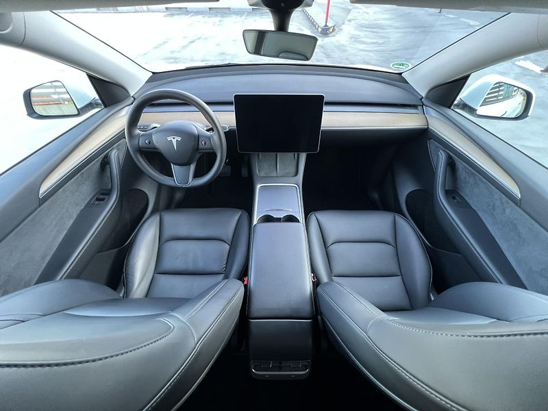 Tesla Model Y Long Range AWD 91% SOH - fotka 12 z 21