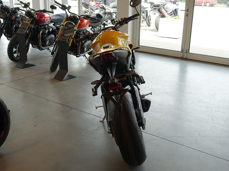 Triumph Street Triple 765 RS (2026) Akce + záruka 2+2 - fotka 4 z 10