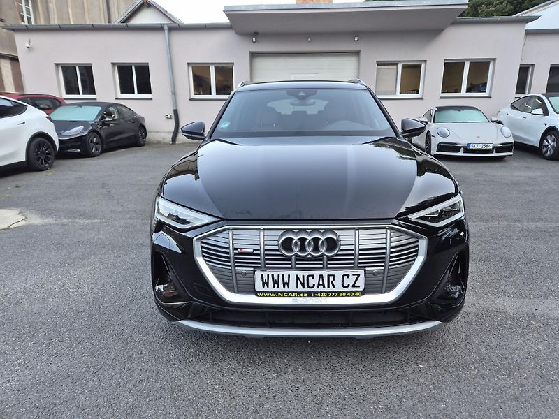 Audi e-tron 55 QUATTRO 300kw S LINE SOH92% - fotka 9 z 44
