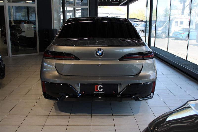 BMW Řada 7 740d xDrive M Sport Pro ExLoun - fotka 5 z 34
