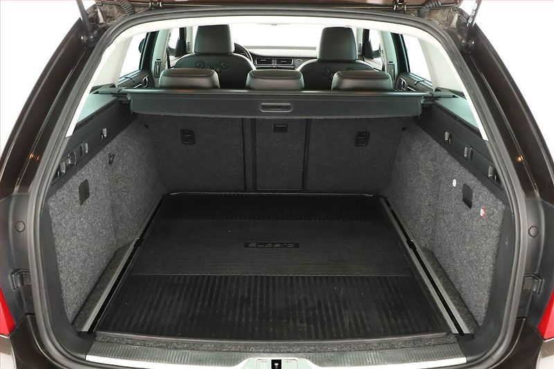 Škoda Superb (2012) Laurin&Klement 3.6 FSI V6 - fotka 11 z 18