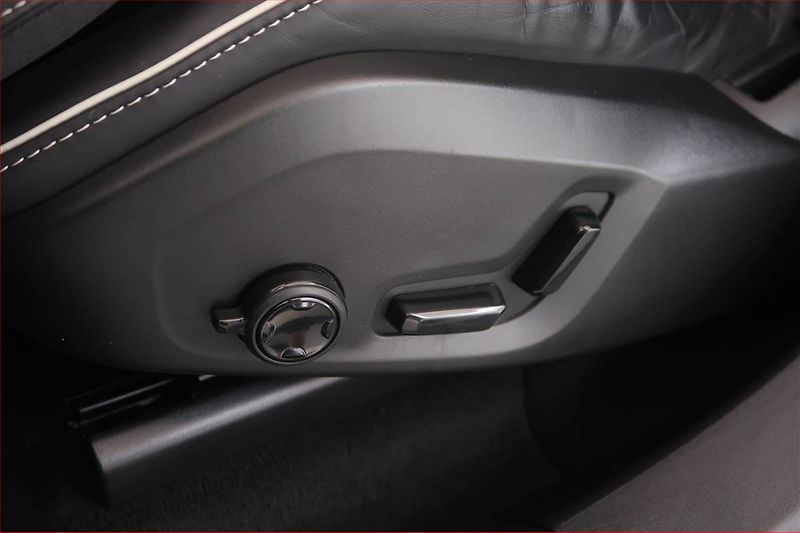 Volvo XC60 (2021) B4 AWD - fotka 18 z 19