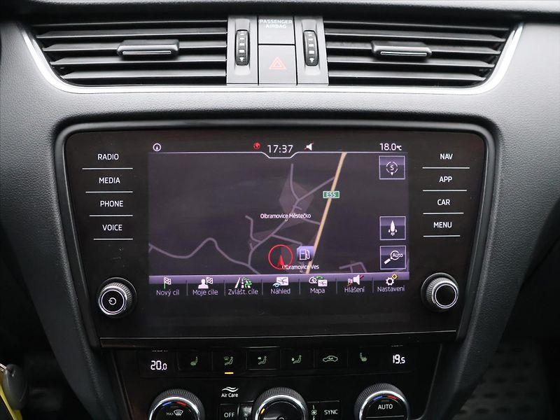 Škoda Octavia 2,0 TDI 110kW DSG Style Virtua - fotka 18 z 28