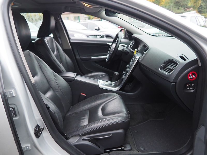 Volvo V60 (2010) 2.0D 120 kW, Automat - fotka 16 z 34