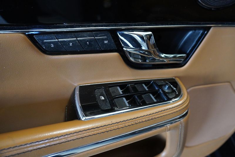 Jaguar XJ (2012) XJ  3,0D V6 AUTOMAT - fotka 13 z 39