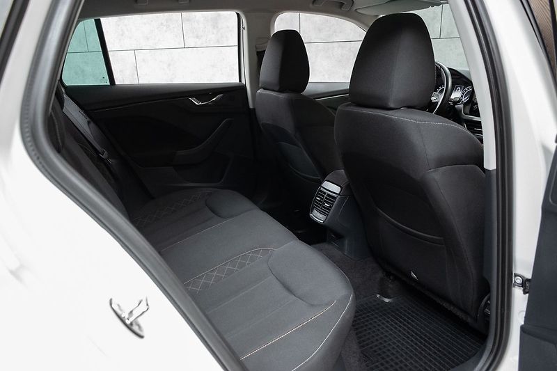 Škoda Scala 1.6 TDI SmartLink+*DPH*ČR 1.M* - fotka 13 z 39