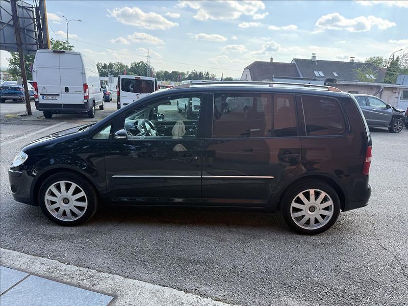 Volkswagen Touran 1,4 TSi Higline - fotka 8 z 28