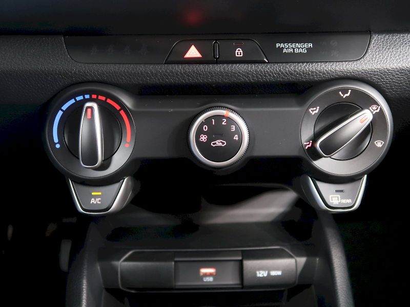 Kia Stonic (2025) SPIN 1.0T-GDi 74KW DCT - fotka 32 z 35