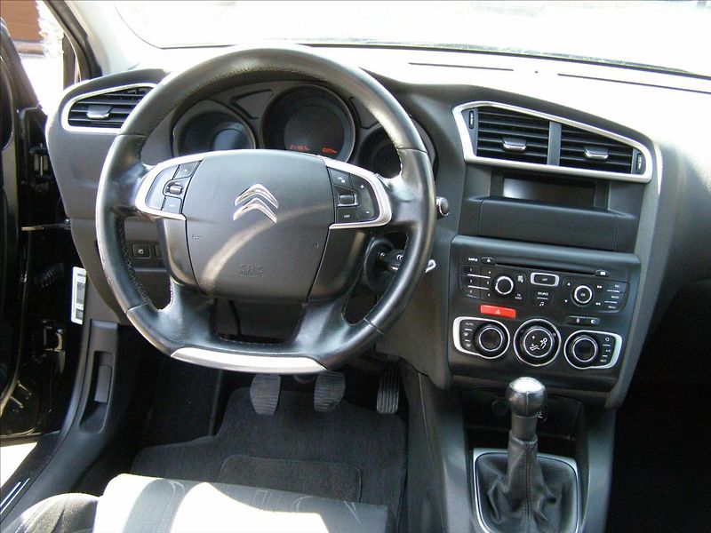 Citroën C4 1,6   po STK  nove pneu - fotka 16 z 31