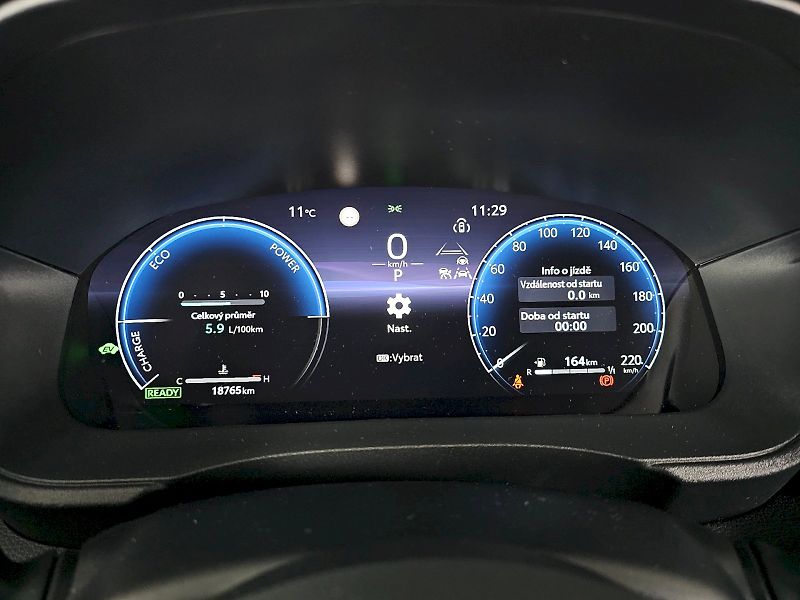 Toyota Yaris Cross (2025) 1.5HEV 130k EXECUTIVE - fotka 16 z 29