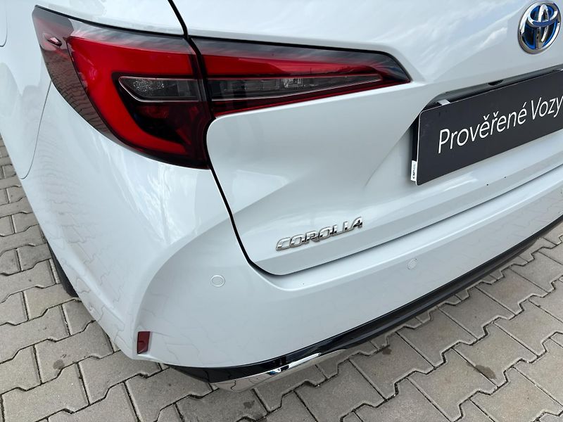 Toyota Corolla 1.8 HSD e-CVT Style Tech - fotka 28 z 28