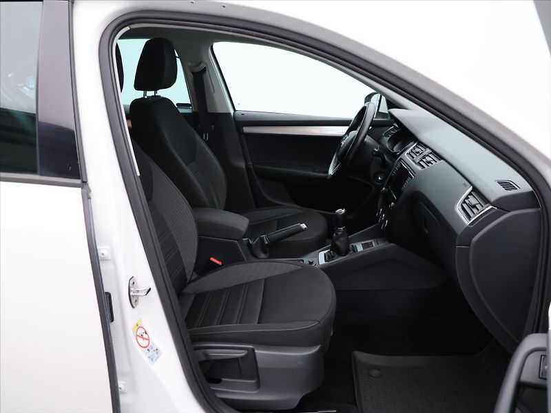 Škoda Octavia 1,6 TDI 85kW Ambition CZ - fotka 12 z 30