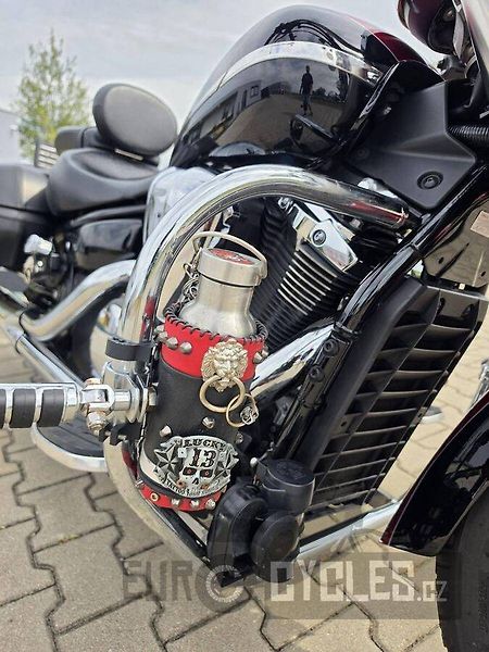 Yamaha XVS 1300 A Midnight Star (2013) - fotka 8 z 14
