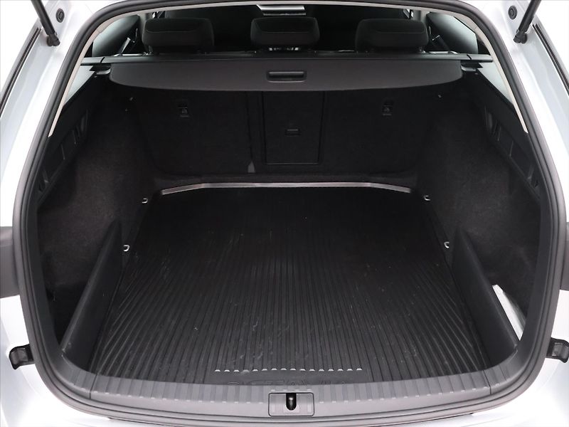 Škoda Octavia 2,0 TDI 85kW Ambition CZ DPH - fotka 10 z 36