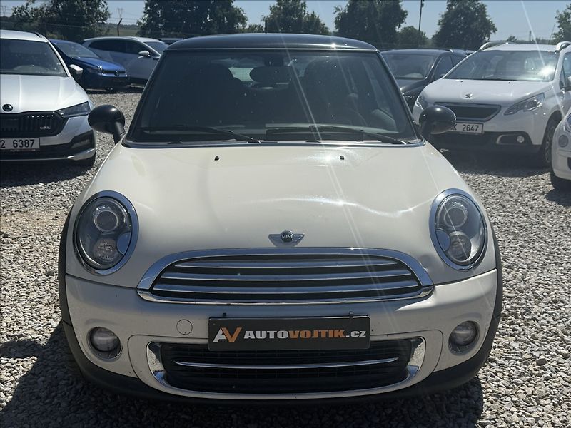 Mini Cooper 1,6 90kW PANORAMA,XENONY, A/T - fotka 2 z 22