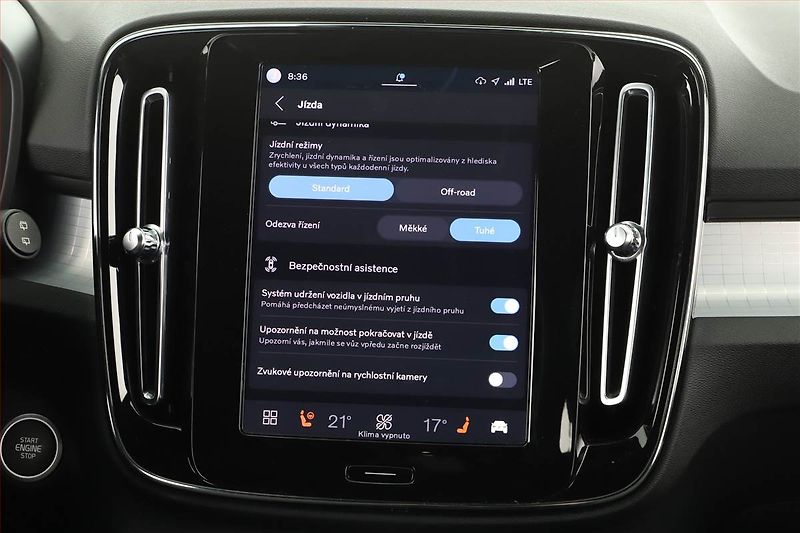 Volvo XC40 (2022) B3 - fotka 16 z 20