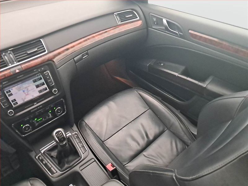Škoda Superb (2010) 2.0 TDI, Navi, Tempomat - fotka 8 z 17