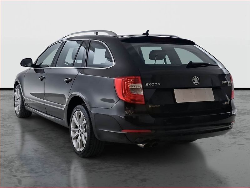 Škoda Superb (2013) Elegance 2.0 TDI, 4X4 - fotka 4 z 16