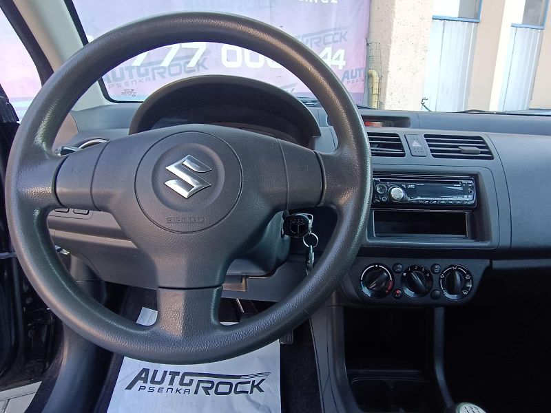 Suzuki Swift 1.3/68kW - fotka 8 z 10