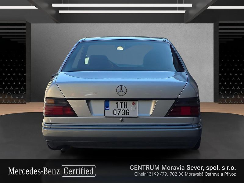 Mercedes-Benz 124 200CE  COUPÉ - fotka 4 z 21