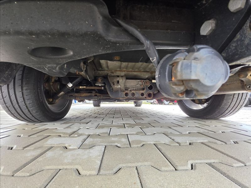 Volkswagen Multivan 2,0 TDi DSG BULLI KŮŽE 7 míst - fotka 31 z 50