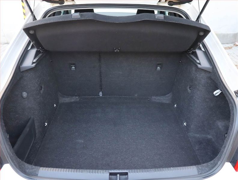 Škoda Octavia (2018) 1.6 TDI, Tempomat - fotka 13 z 22