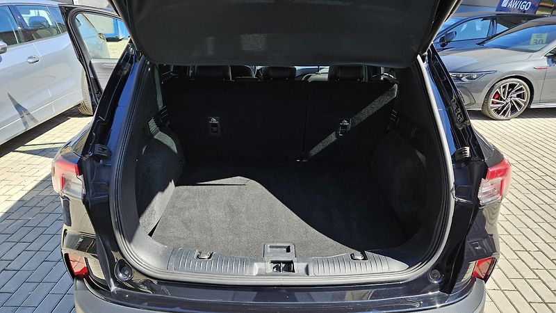 Ford Kuga (2023) 2.5i HEV 140 kW Titanium 4x4  - fotka 12 z 37