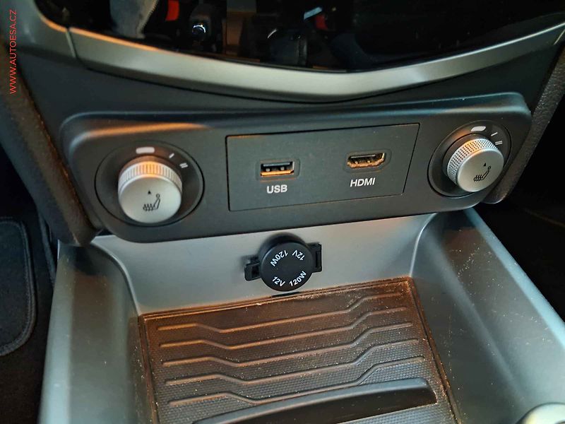 SsangYong Tivoli (2018) 1.6CVVT, Navi, kamera - fotka 14 z 18