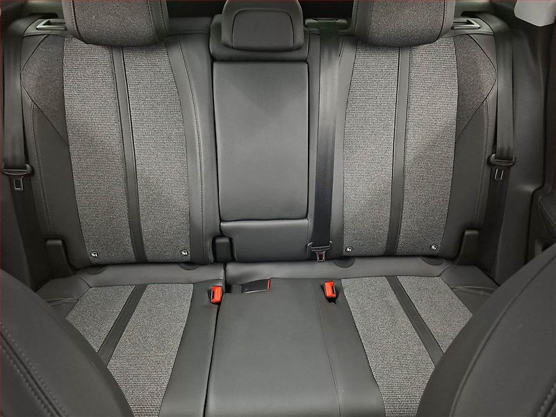 Peugeot 3008 (2019) Allure 1.6 PureTech, Automat - fotka 10 z 22