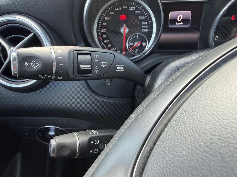 Mercedes-Benz Třídy A 180i LED NAVI KAMERA SERVISKA - fotka 19 z 40