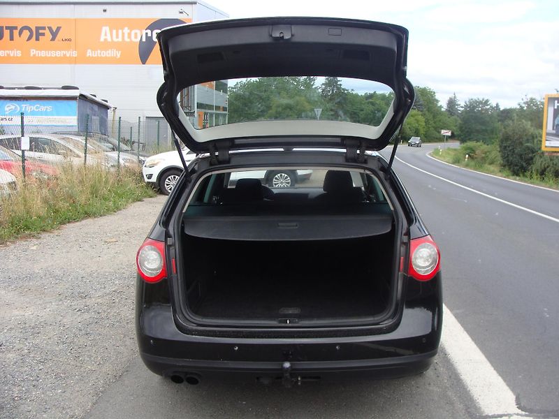 Volkswagen Passat 2.0 TDi, 125 kW, klima, tažné - fotka 11 z 24